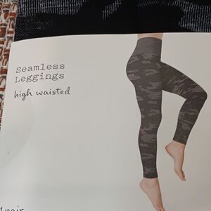 Camo Seamless High Waisted Black Camo Leggings L/XL New